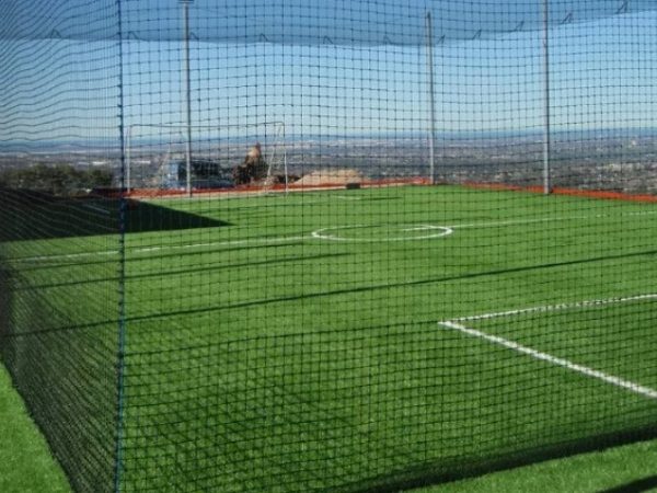 Заградительная сетка для стадиона: виды, применение и преимущества
