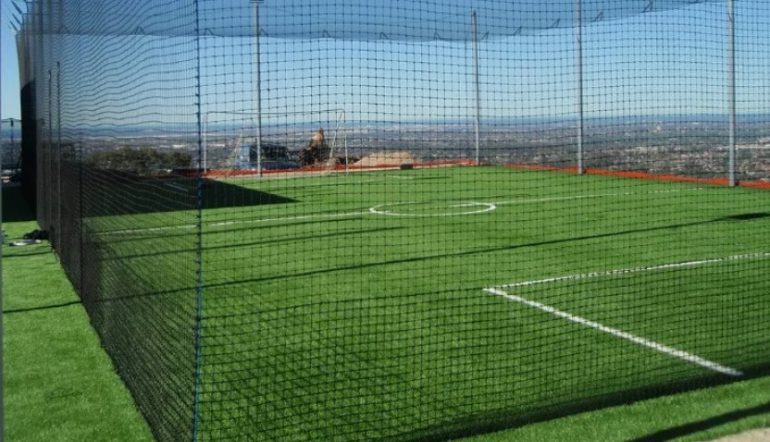 Заградительная сетка для стадиона: виды, применение и преимущества