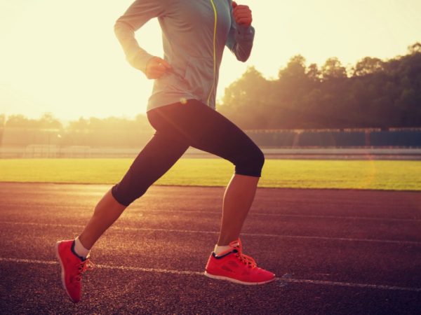 Почему при беге болит правый бок: поиск причин и способы, как это избежать