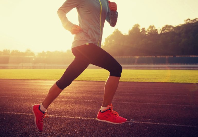 Почему при беге болит правый бок: поиск причин и способы, как это избежать