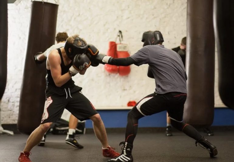 Тренировки по боксу: с чего начать новичку и как не бросить