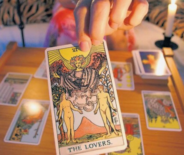 Таро на судьбу онлайн для новичков: простые расклады на каждый день